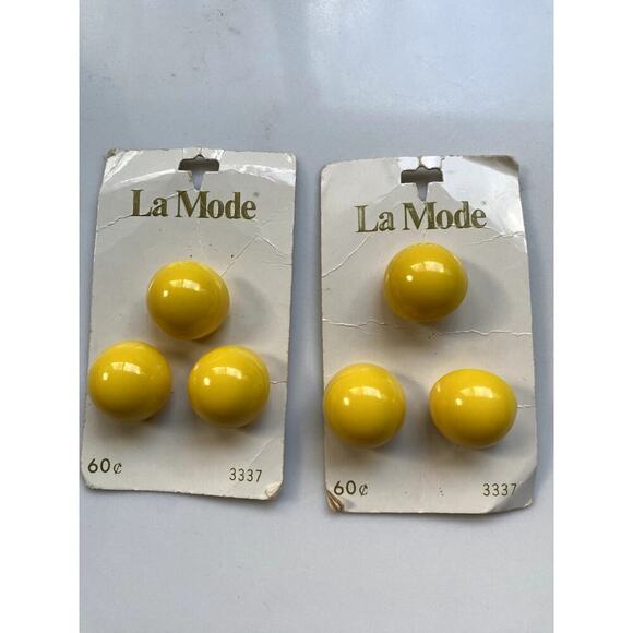 La Petite Yellow Shank Buttons - Vintage - Picture 1 of 2